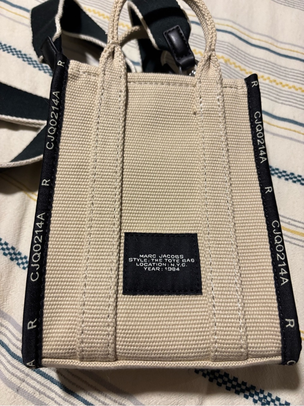 Marc Jacobs The Tote Bag Small Canvas Crossbody in Cream and Black - Picture 2 of 8